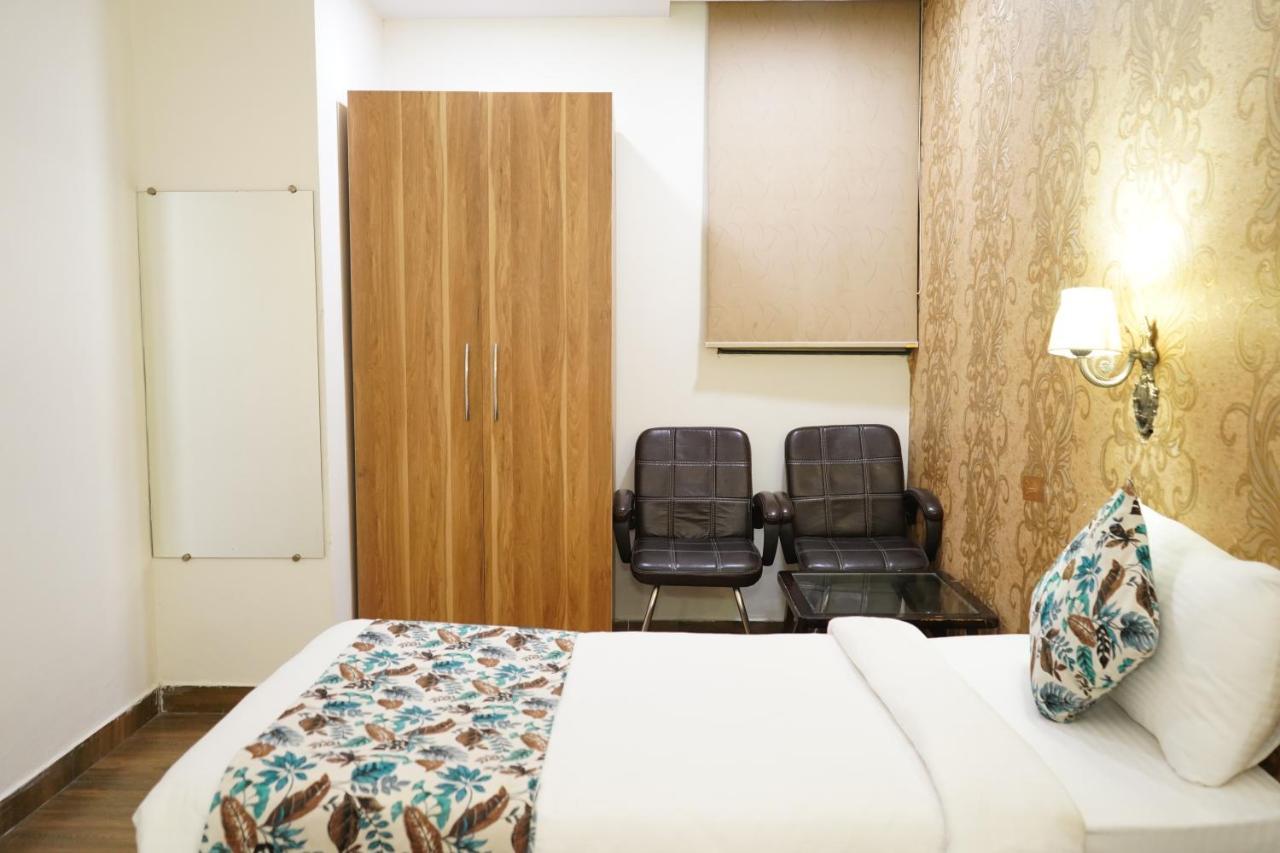 The Dwelling Paradise Hotel เกรทเตอร์นอยดา ภายนอก รูปภาพ