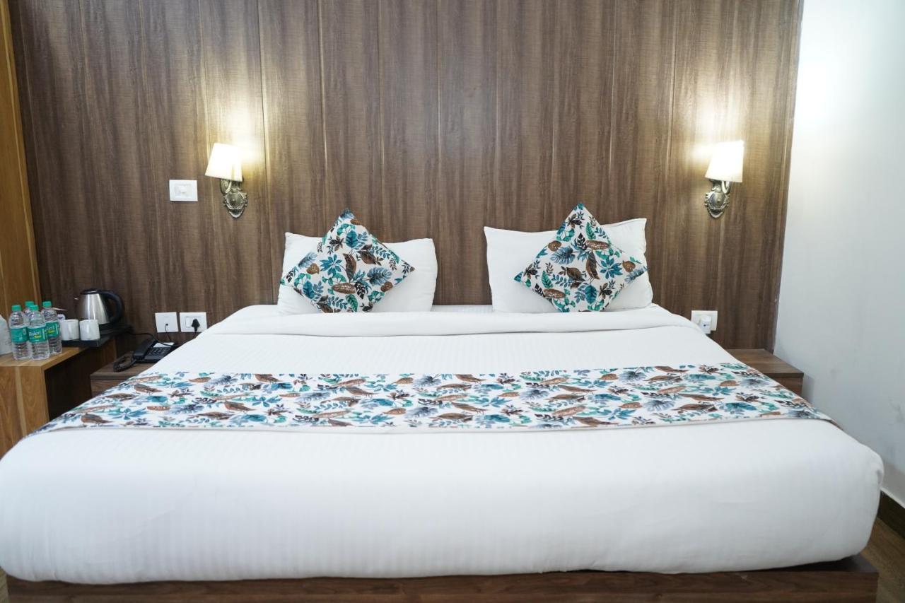 The Dwelling Paradise Hotel เกรทเตอร์นอยดา ภายนอก รูปภาพ